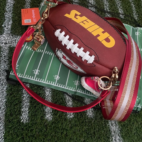 Red Football-Shaped Handbag - Picture 5 of 6